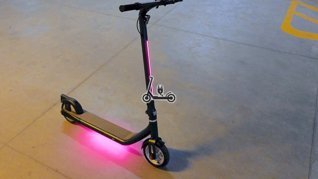 Atomi Alpha Review: Bright E-Scooter, Especially at Night!