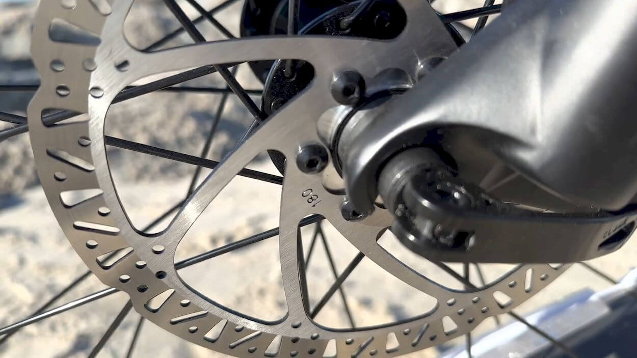 HOVSCO HovAlpha Review: 180-millimeter disc rotors paired with Zoom hydraulic brakes