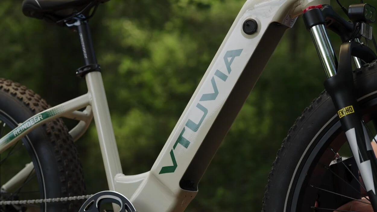 VTUVIA Reindeer Review: frame and battery