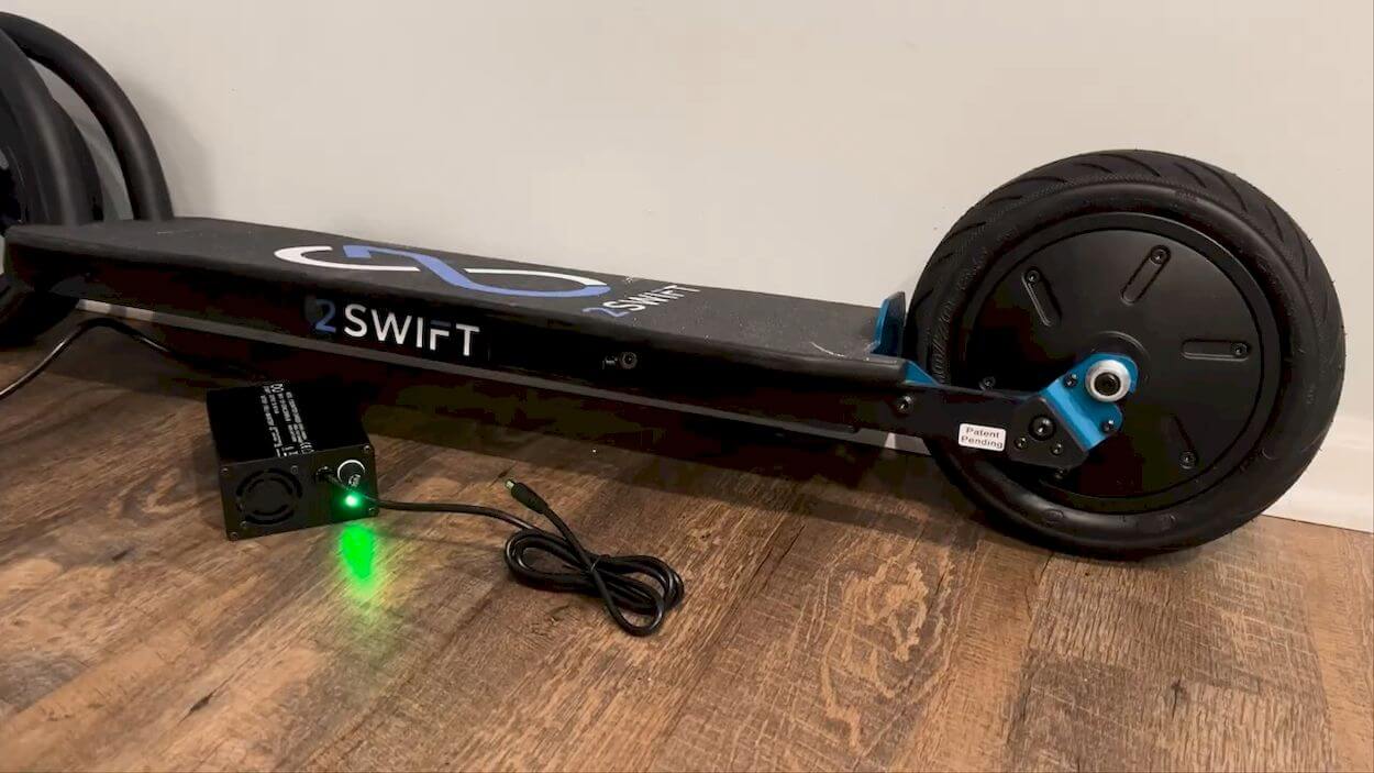 2Swift Board Review: CHARGING port and charger