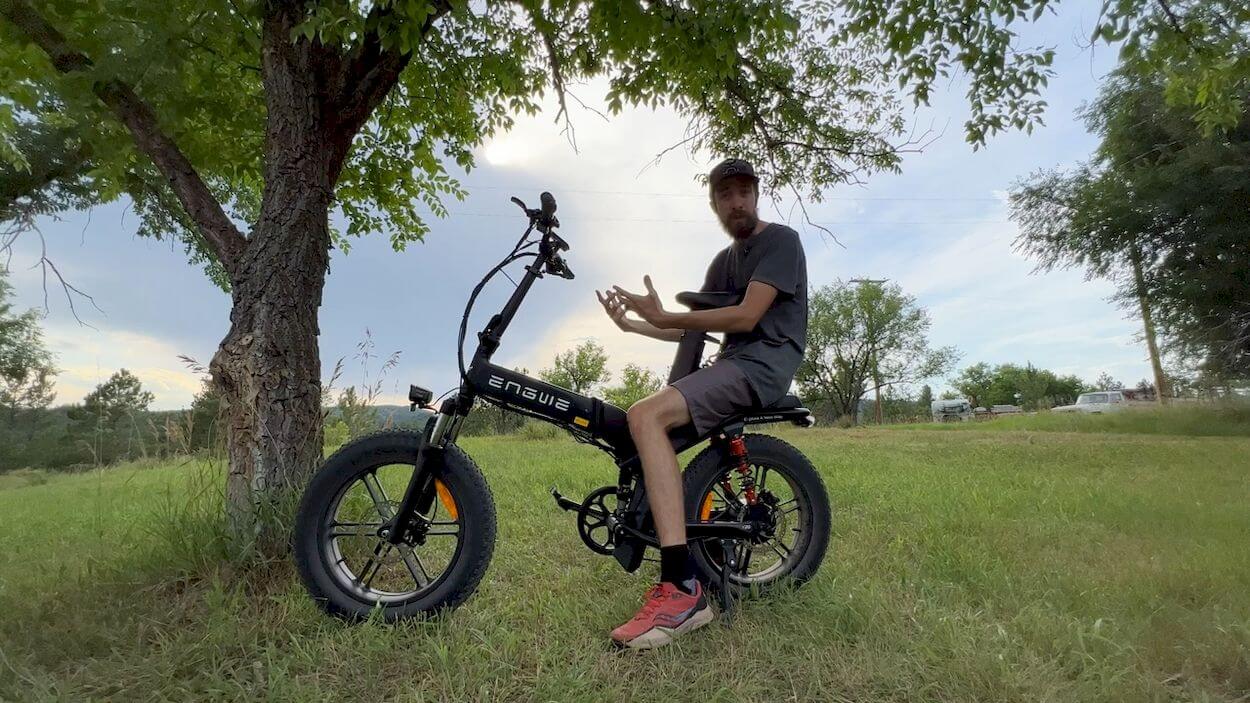 Engwe X20 Review: Seat and Handle grips