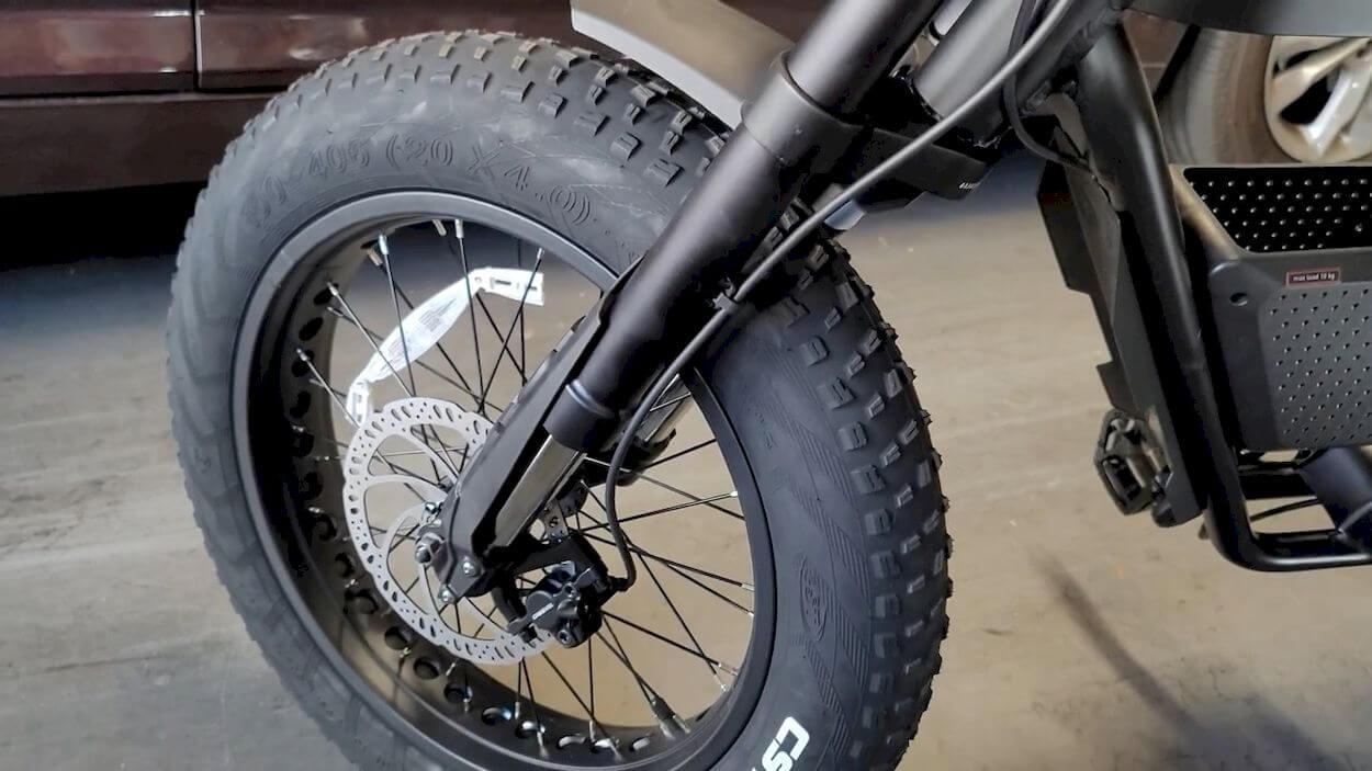 Yadea Trooper 01 Review: 20 x 4-inch fat tires made by CST