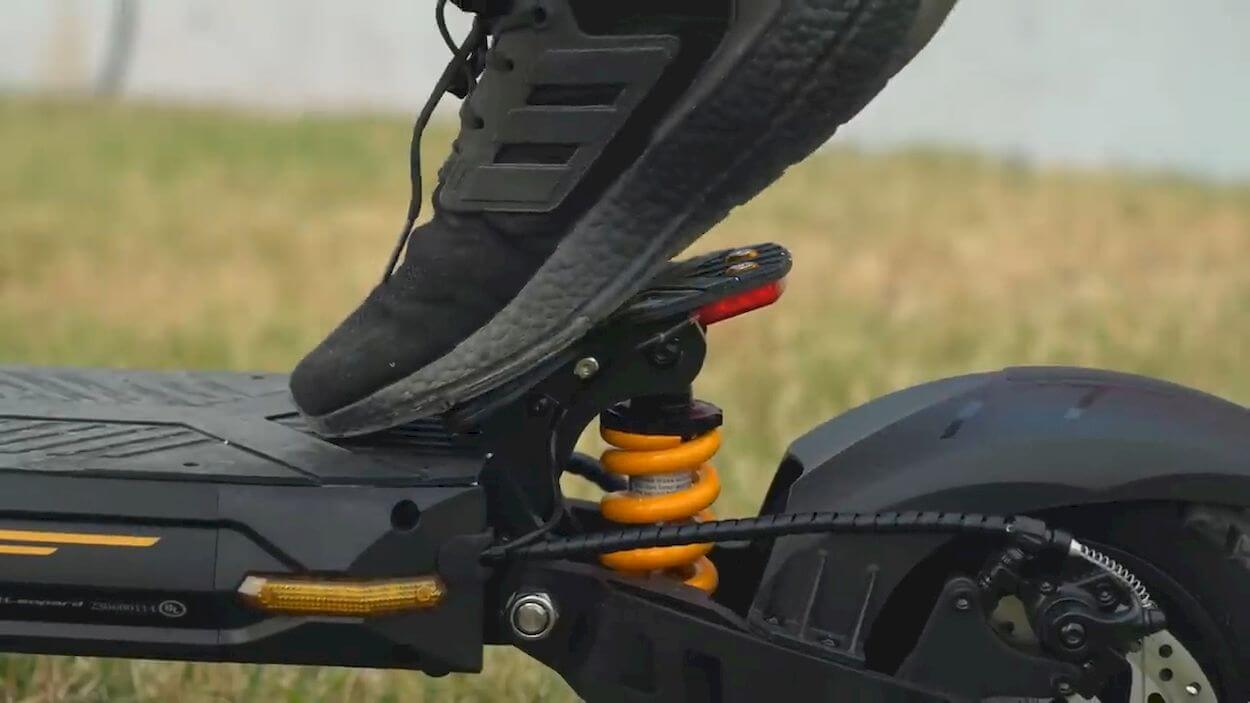 Ausom Leopard Review: dual swing-arm suspension system
