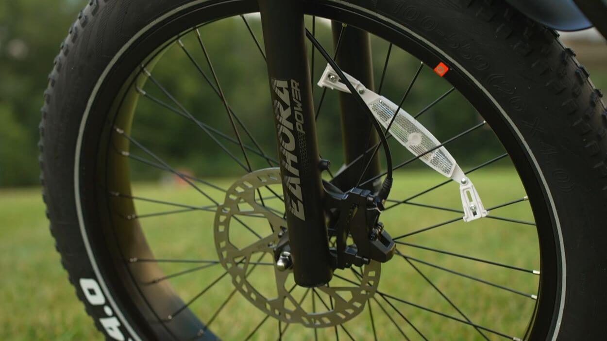 Eahora Romeo Pro Review: hydraulic disc brakes, sized at 180 mm