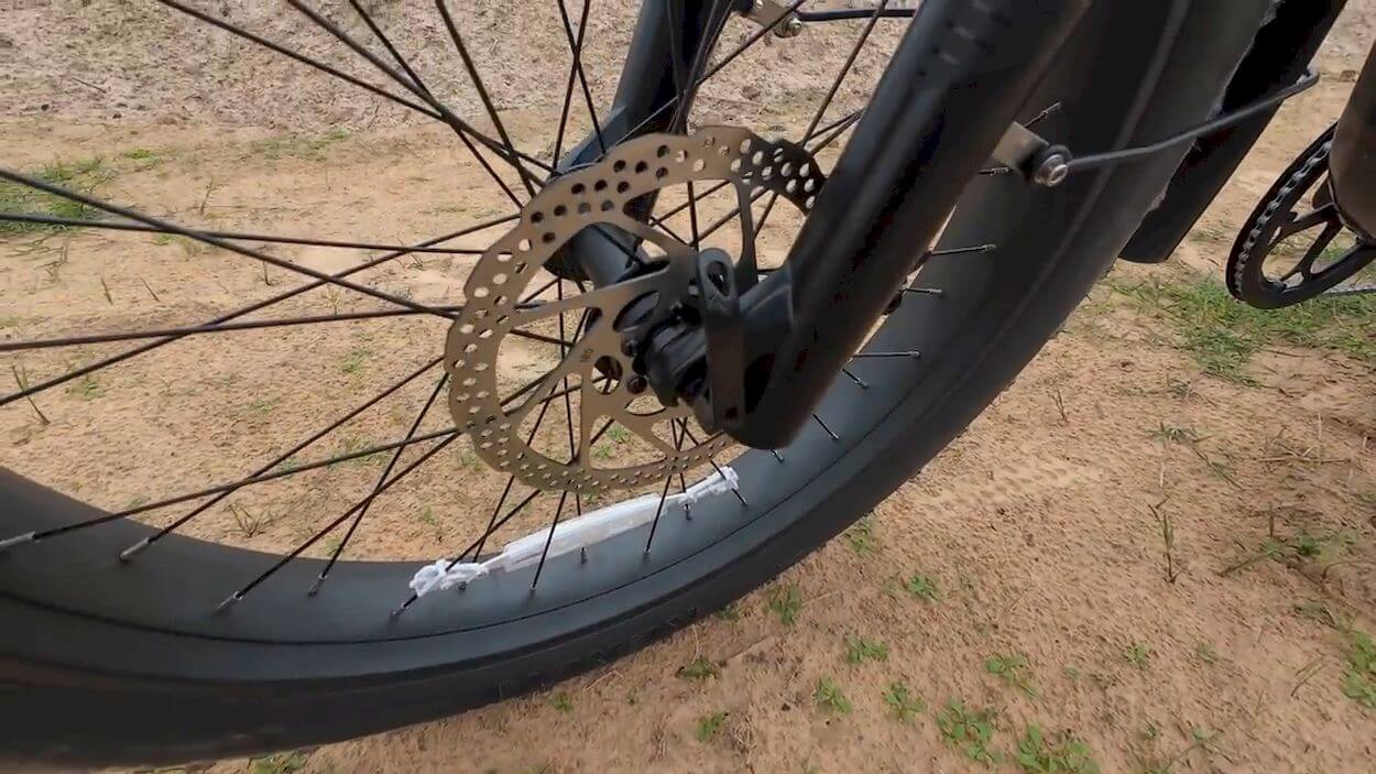 Velowave Ranger Step-thru Review: hydraulic disc brakes featuring 180 mm rotors