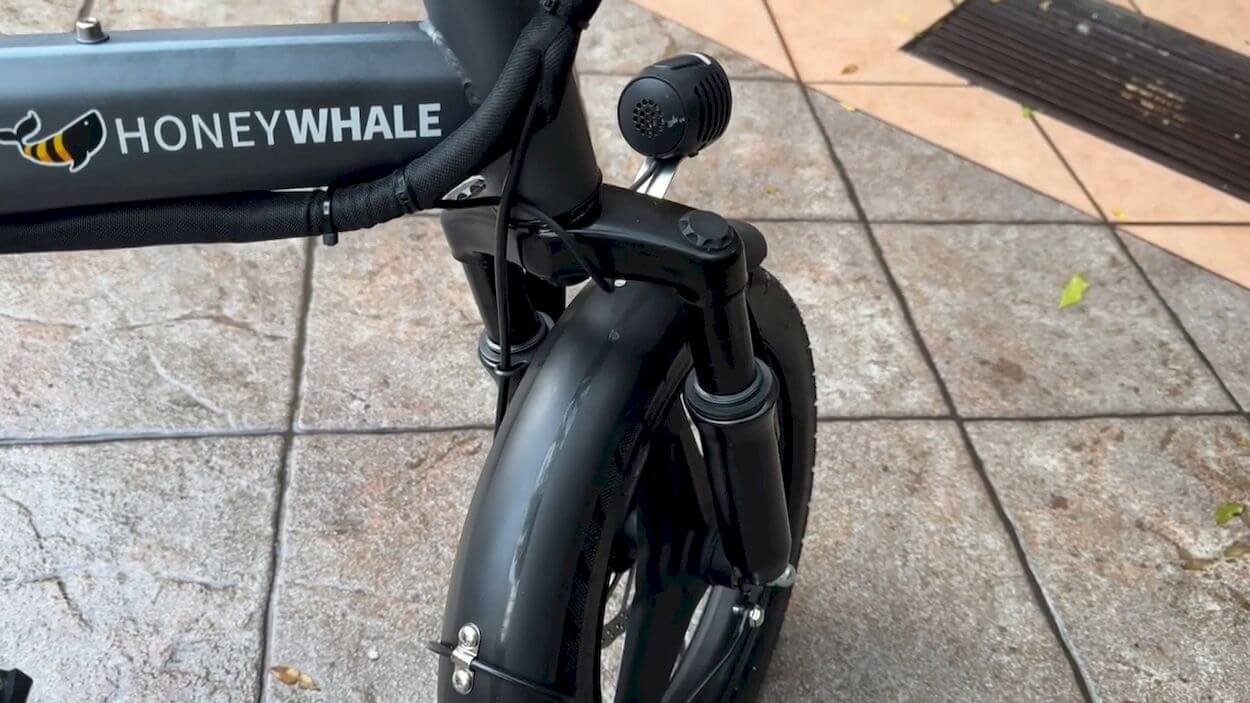 Honey Whale S6 Pro Review: front dual absorber suspension