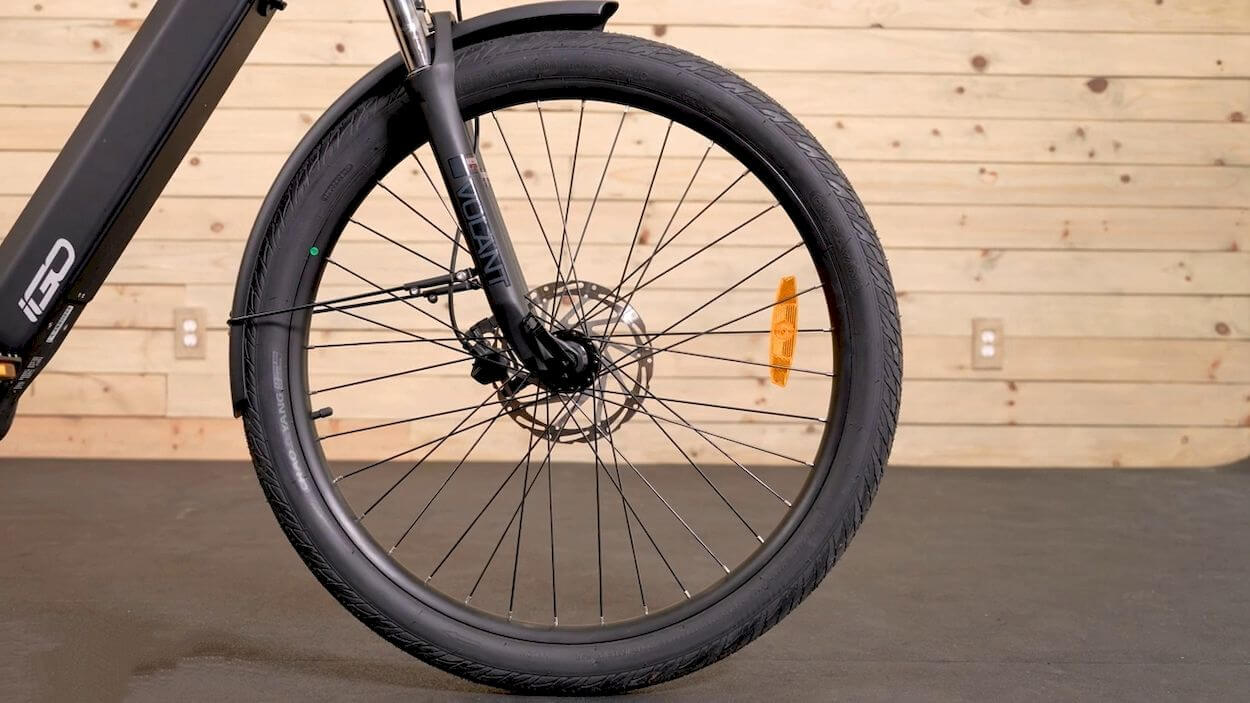 iGo Discovery Yorkville LE Review: CHAOYANG 27.5”x2.4” tires