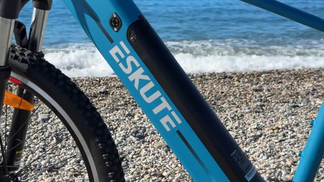 ESKUTE Neptuno Plus Review: Removable Internal Lithium-ion 48V, 15Ah (720Wh)