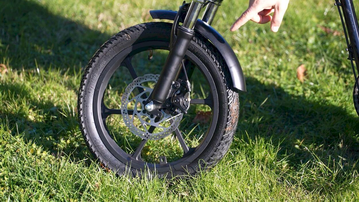 PVY S2 Review: front Mechanical Disc-Brake and tire