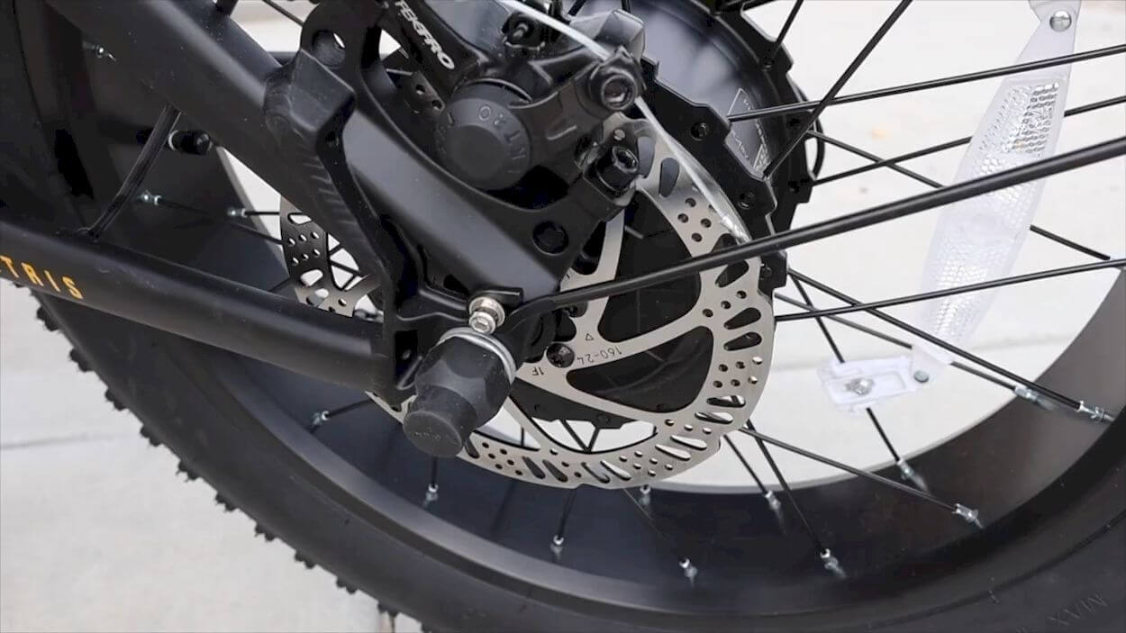 Buzz Centris Review: Front and rear mechanical disc brakes