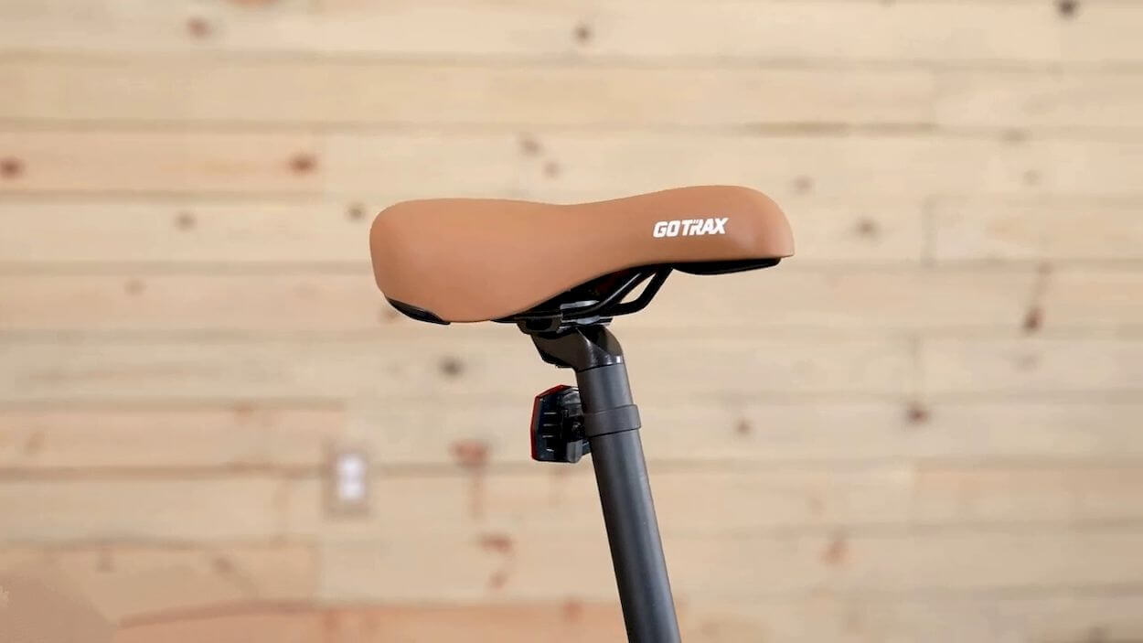 GoTrax F5 Review: saddle