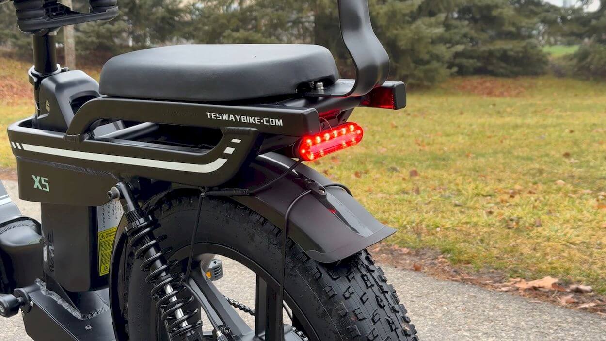 TESWAY X5 Review: rear light
