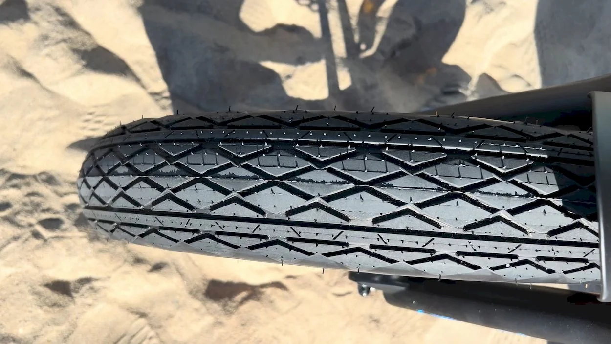 HIDOES B10 Review: 20×4 tires
