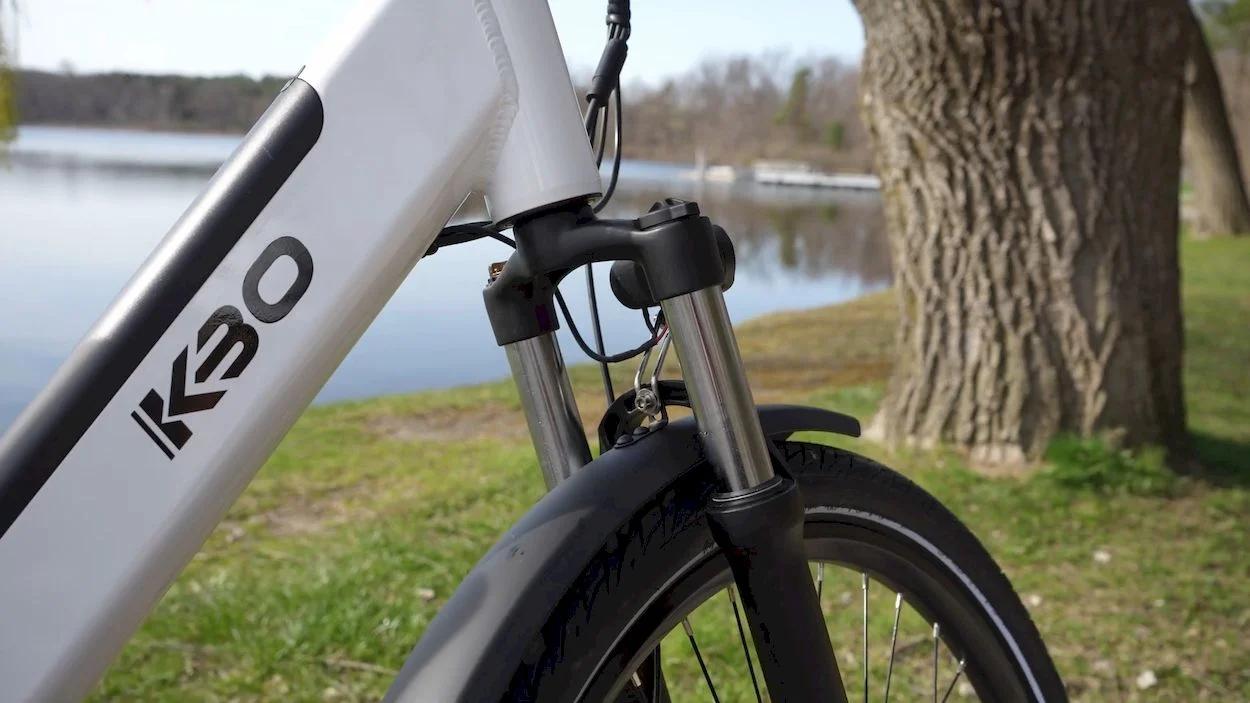 KBO Breeze Review: front fork, which has 80 millimeters of travel 